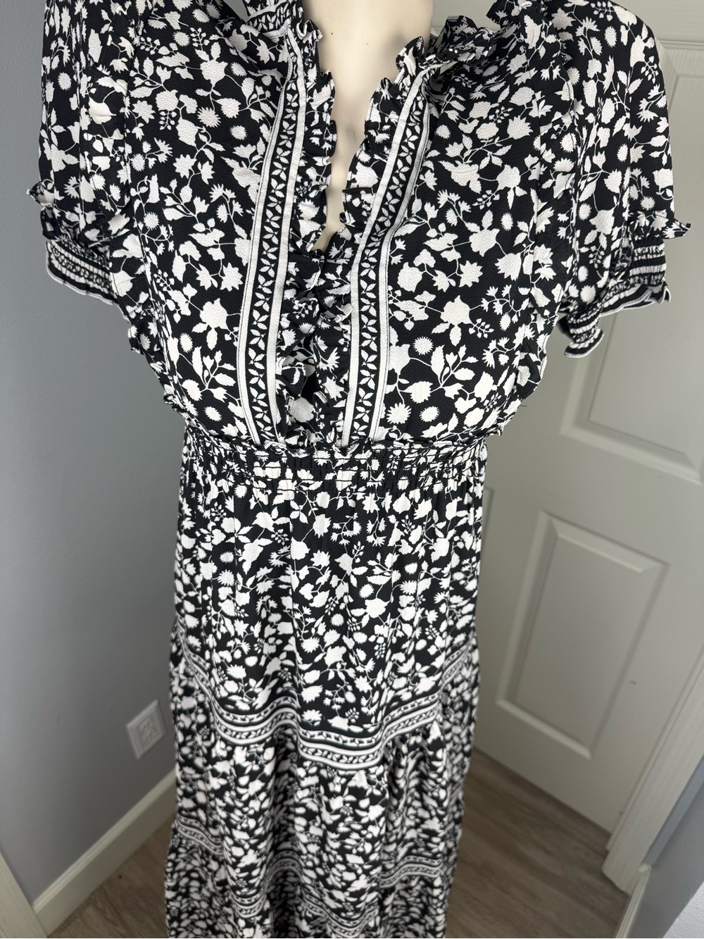 Max Studio Black and White Floral Maxi Dress - Picture 2 of 6